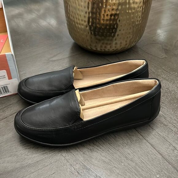 Naturalizer Kacy Leather Slip-On Loafer (WIDE) - Picture 6 of 11